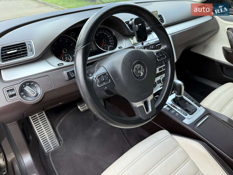Купе Volkswagen CC / Passat CC 2012 в Киеве