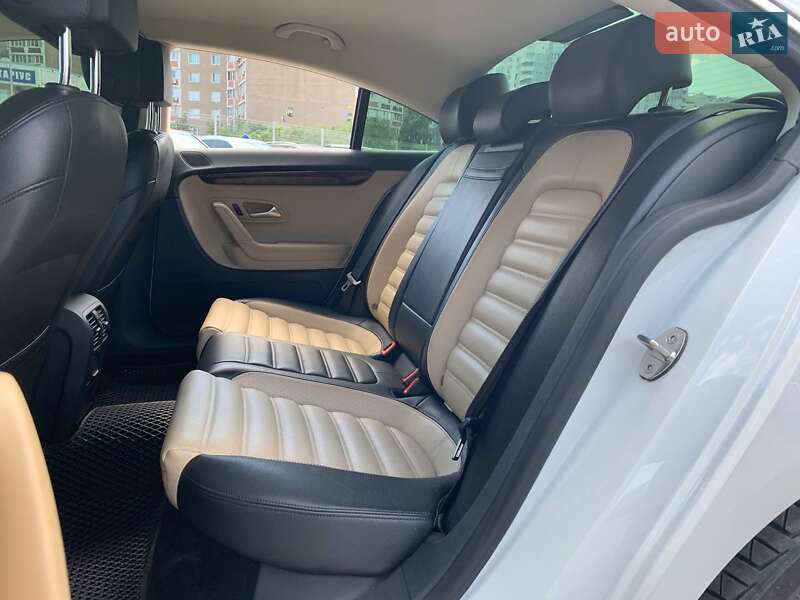 Купе Volkswagen CC / Passat CC 2016 в Киеве
