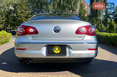 Купе Volkswagen CC / Passat CC 2011 в 