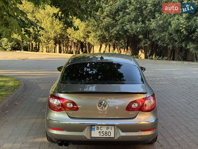 Купе Volkswagen CC / Passat CC 2010 в Брошневе-Осаде