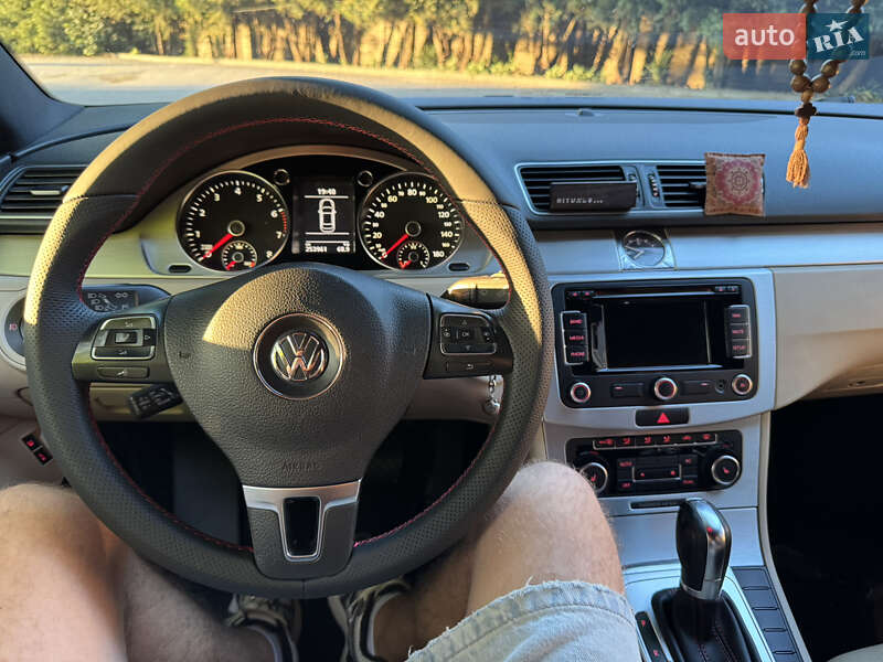 Купе Volkswagen CC / Passat CC 2010 в Брошневе-Осаде