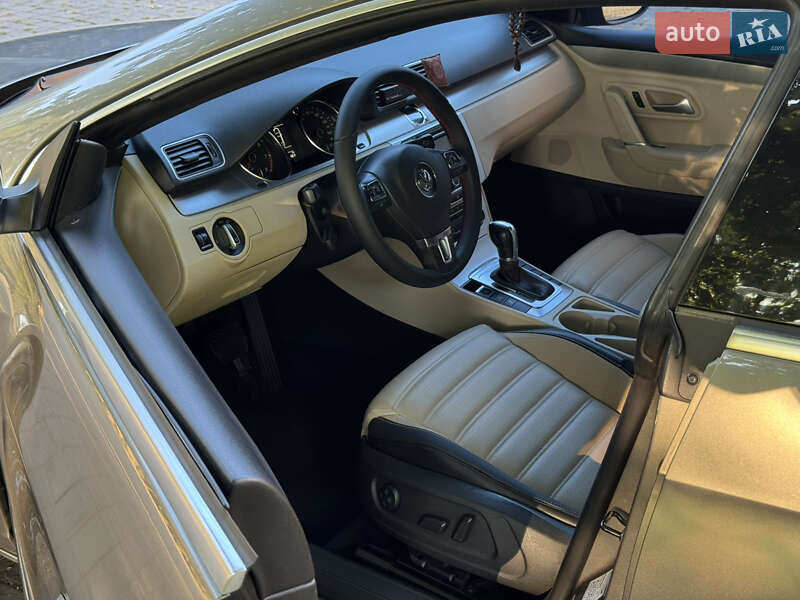 Купе Volkswagen CC / Passat CC 2010 в Брошневе-Осаде