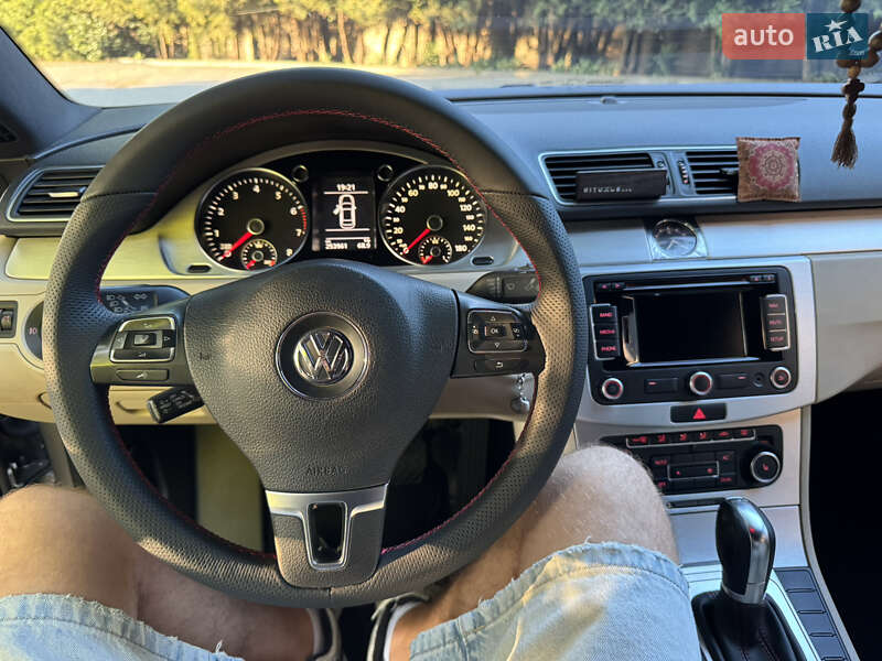 Купе Volkswagen CC / Passat CC 2010 в Брошневе-Осаде