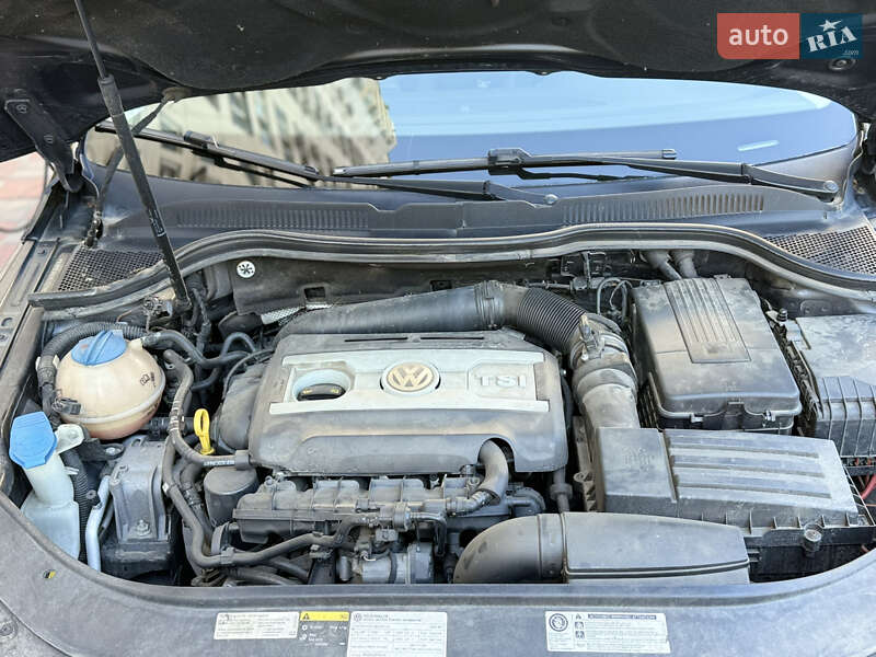 Купе Volkswagen CC / Passat CC 2015 в Києві