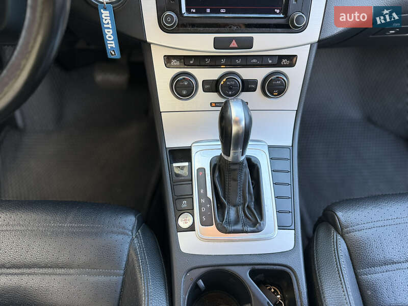 Купе Volkswagen CC / Passat CC 2015 в Києві