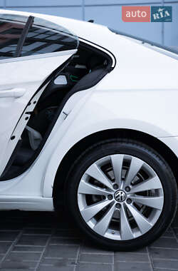 Седан Volkswagen CC / Passat CC 2011 в 