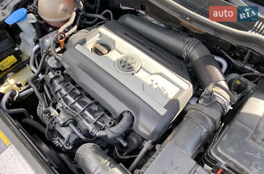 Купе Volkswagen CC / Passat CC 2013 в 