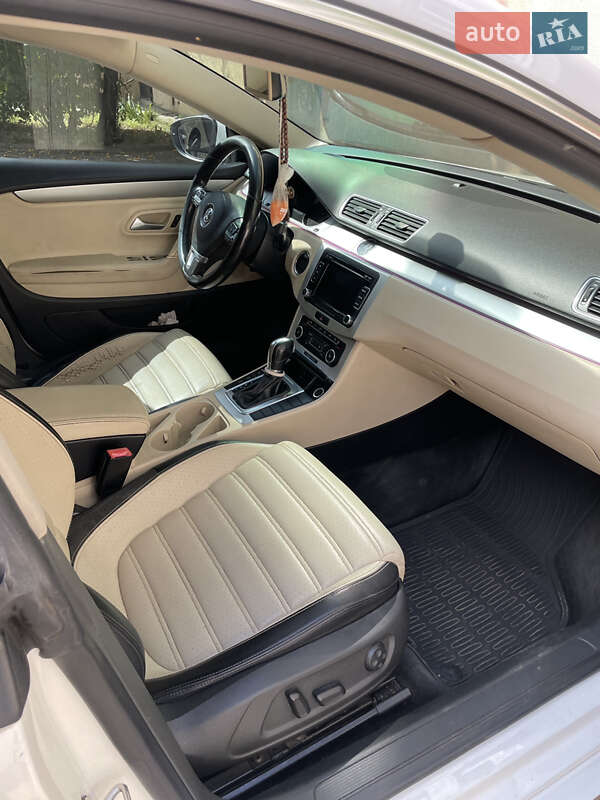 Купе Volkswagen CC / Passat CC 2012 в 