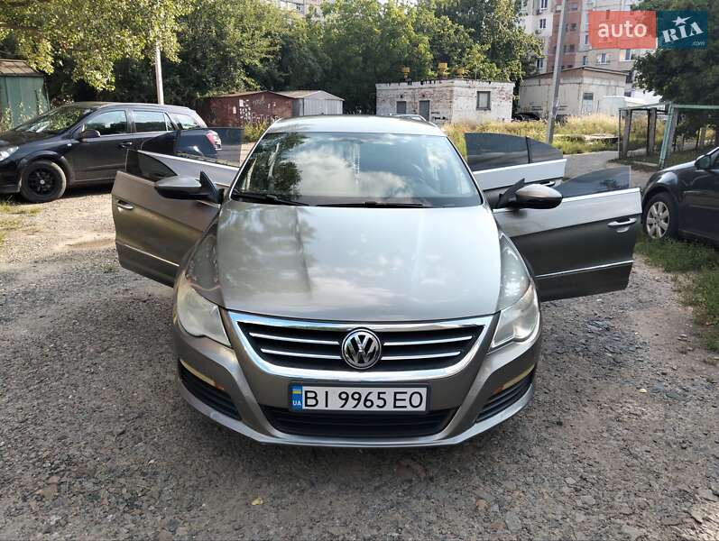 Купе Volkswagen CC / Passat CC 2011 в 