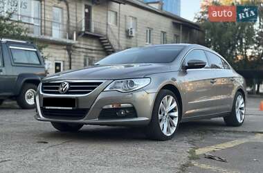 Купе Volkswagen CC / Passat CC 2011 в Києві