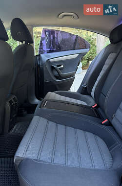 Купе Volkswagen CC / Passat CC 2011 в 