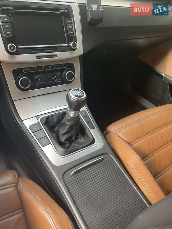 Купе Volkswagen CC / Passat CC 2010 в Ужгороде