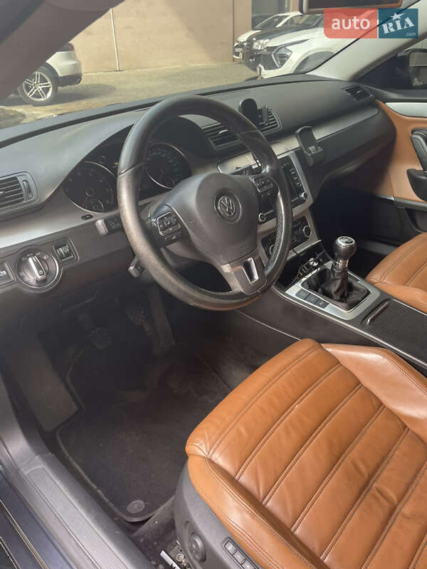 Купе Volkswagen CC / Passat CC 2010 в Ужгороде