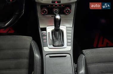 Купе Volkswagen CC / Passat CC 2011 в 