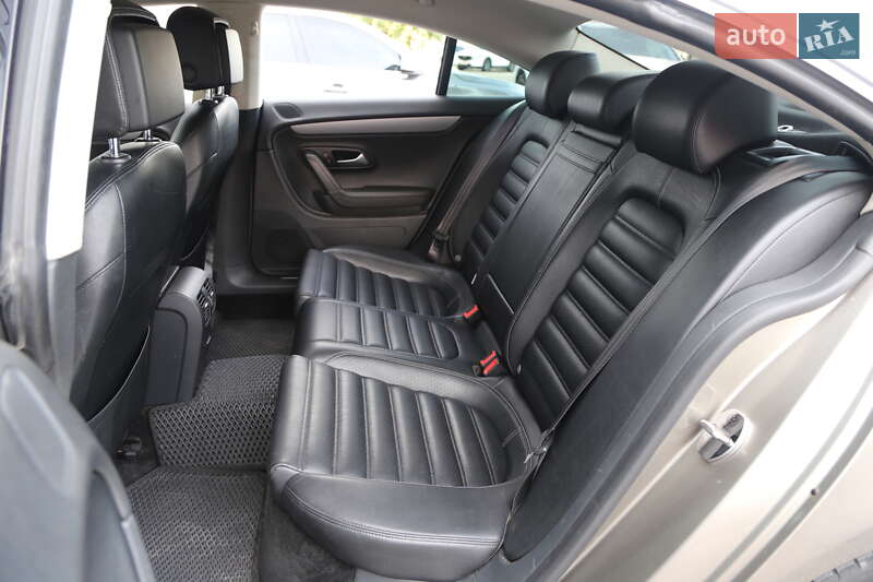 Купе Volkswagen CC / Passat CC 2012 в Києві