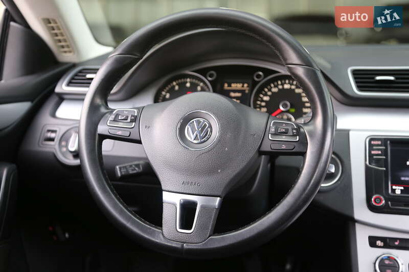 Купе Volkswagen CC / Passat CC 2012 в Києві
