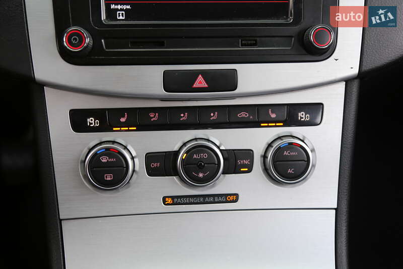 Купе Volkswagen CC / Passat CC 2012 в Києві
