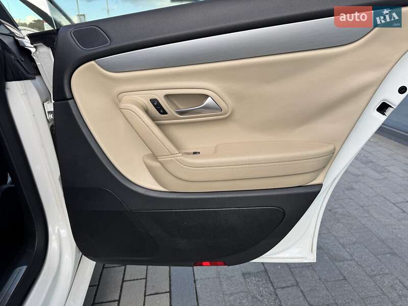 Купе Volkswagen CC / Passat CC 2014 в Киеве