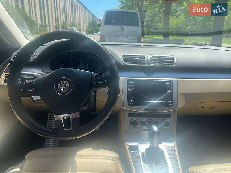 Купе Volkswagen CC / Passat CC 2013 в Киеве