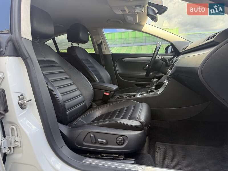 Купе Volkswagen CC / Passat CC 2015 в Киеве