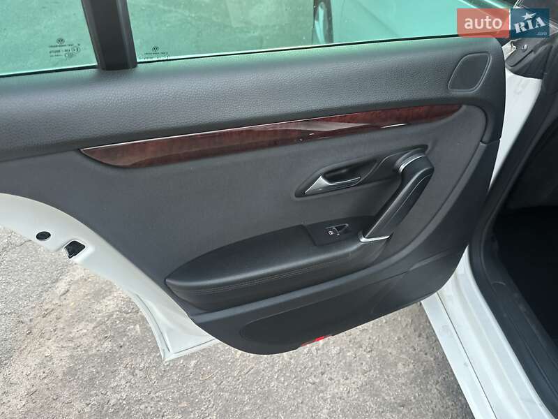 Купе Volkswagen CC / Passat CC 2010 в Сумах