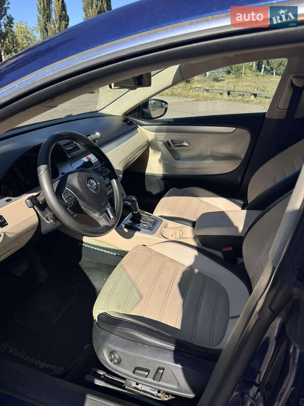 Купе Volkswagen CC / Passat CC 2010 в Києві