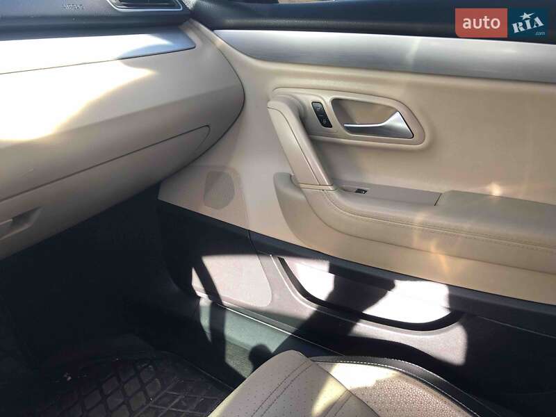 Купе Volkswagen CC / Passat CC 2012 в Николаеве