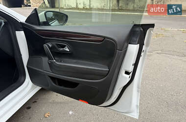 Купе Volkswagen CC / Passat CC 2011 в 