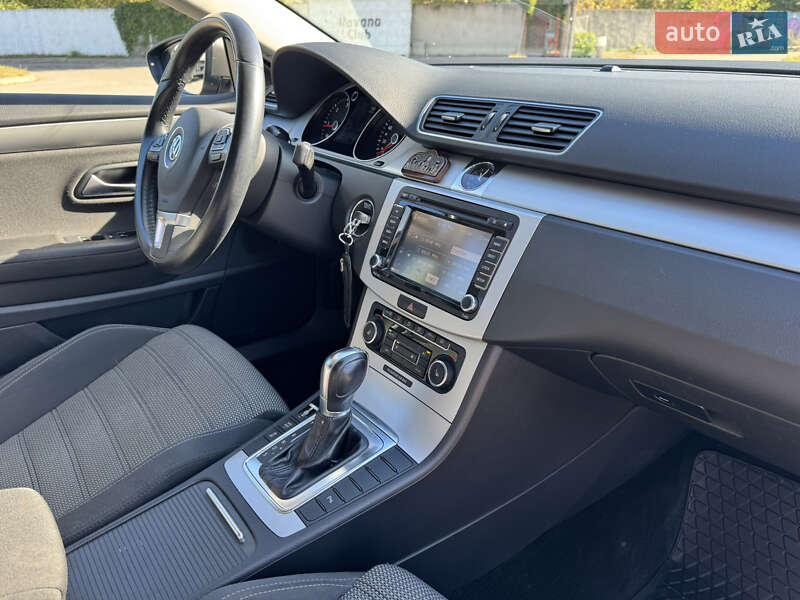 Купе Volkswagen CC / Passat CC 2011 в Киеве
