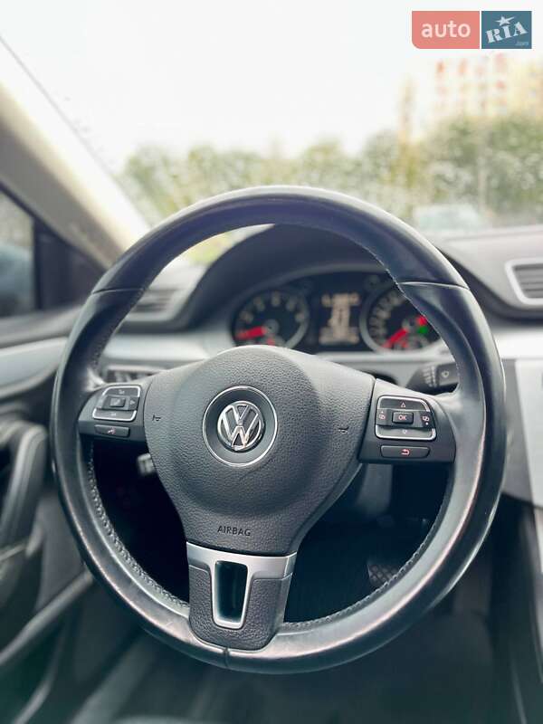 Купе Volkswagen CC / Passat CC 2012 в Черновцах