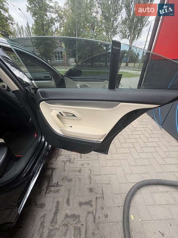 Купе Volkswagen CC / Passat CC 2011 в 