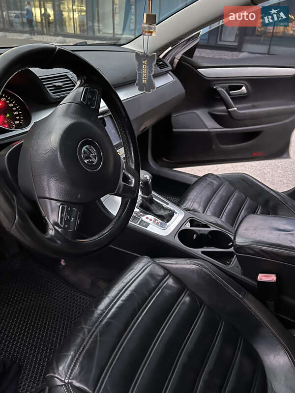 Купе Volkswagen CC / Passat CC 2010 в Киеве