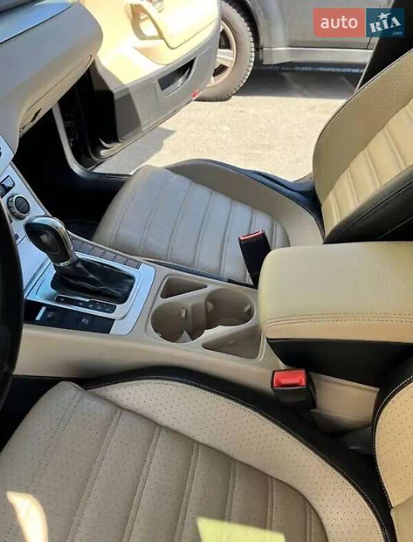 Купе Volkswagen CC / Passat CC 2013 в Львове