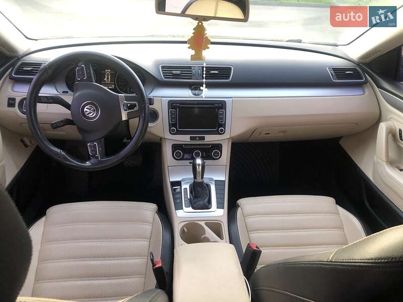 Купе Volkswagen CC / Passat CC 2011 в Яремче