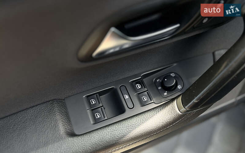 Купе Volkswagen CC / Passat CC 2011 в Мукачево