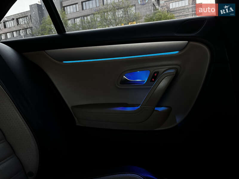 Купе Volkswagen CC / Passat CC 2013 в Киеве