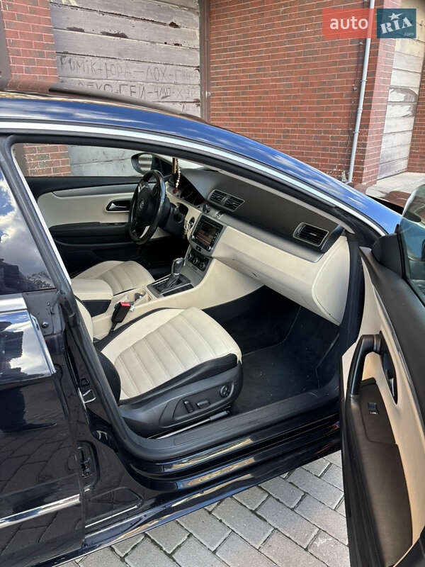 Купе Volkswagen CC / Passat CC 2011 в Львове