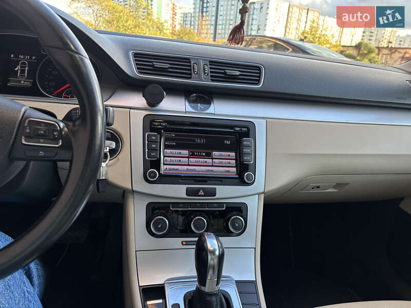 Купе Volkswagen CC / Passat CC 2011 в Львове