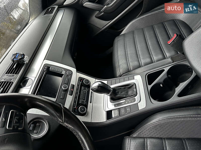 Купе Volkswagen CC / Passat CC 2011 в Киеве