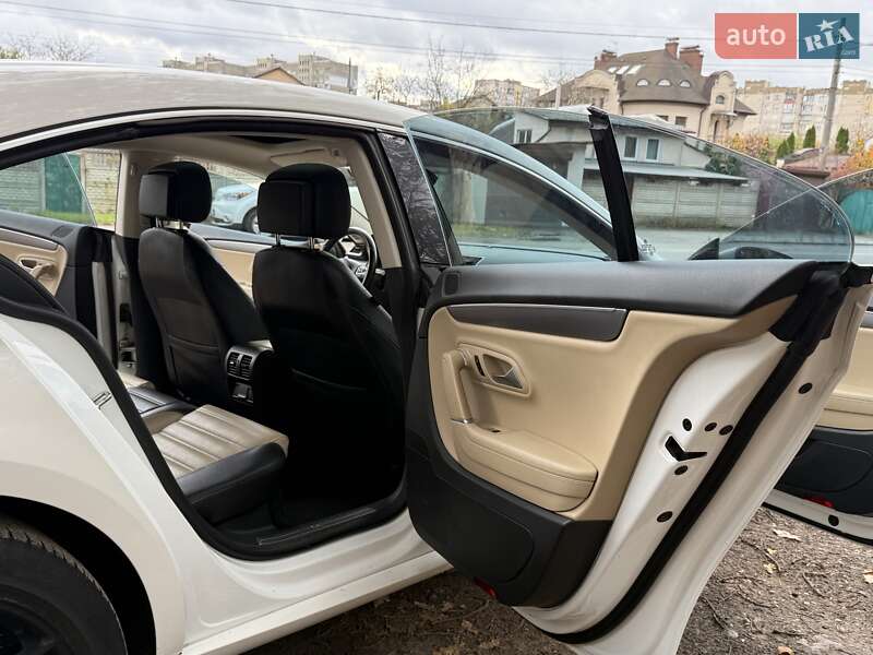 Купе Volkswagen CC / Passat CC 2012 в Києві