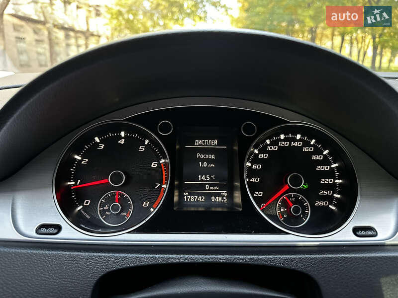 Купе Volkswagen CC / Passat CC 2012 в Миколаєві