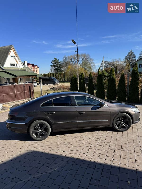 Купе Volkswagen CC / Passat CC 2009 в Косове