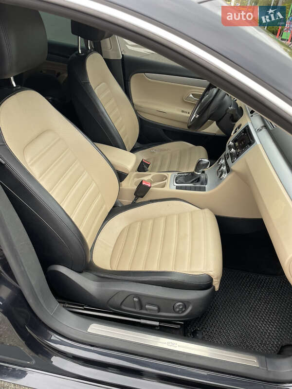 Купе Volkswagen CC / Passat CC 2012 в Києві