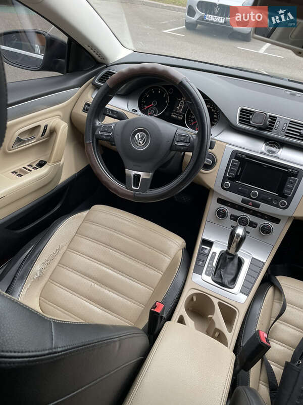 Купе Volkswagen CC / Passat CC 2012 в Києві
