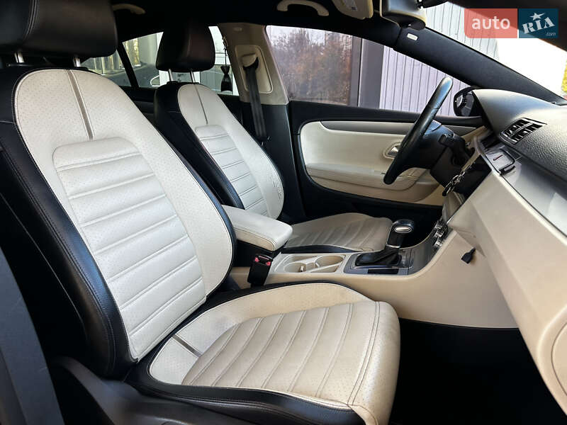 Купе Volkswagen CC / Passat CC 2010 в Миколаєві