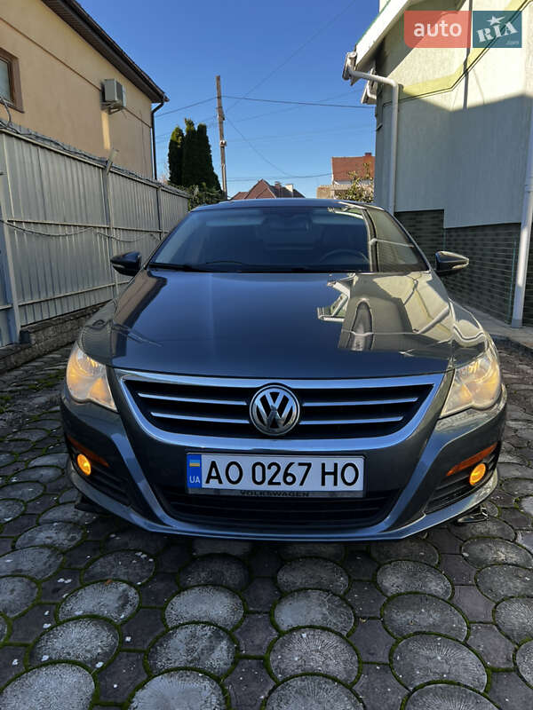 Купе Volkswagen CC / Passat CC 2010 в Ужгороді
