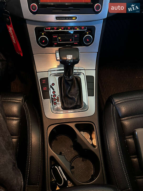 Купе Volkswagen CC / Passat CC 2010 в Ужгороді