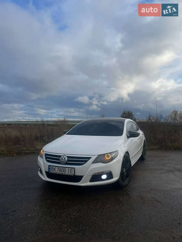 Купе Volkswagen CC / Passat CC 2011 в Сарнах