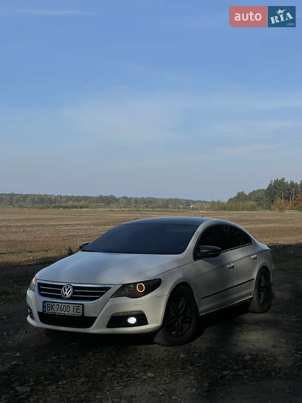 Купе Volkswagen CC / Passat CC 2011 в Сарнах