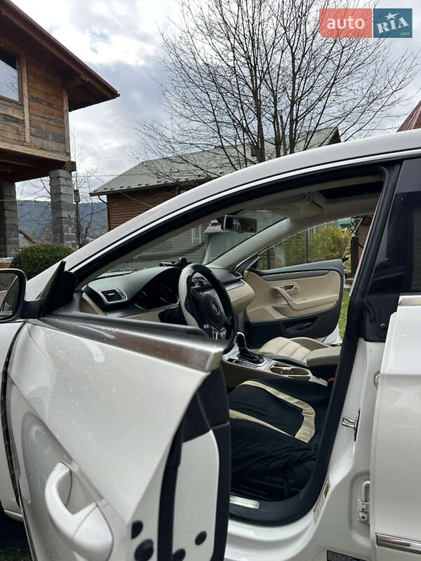 Купе Volkswagen CC / Passat CC 2012 в Микуличине